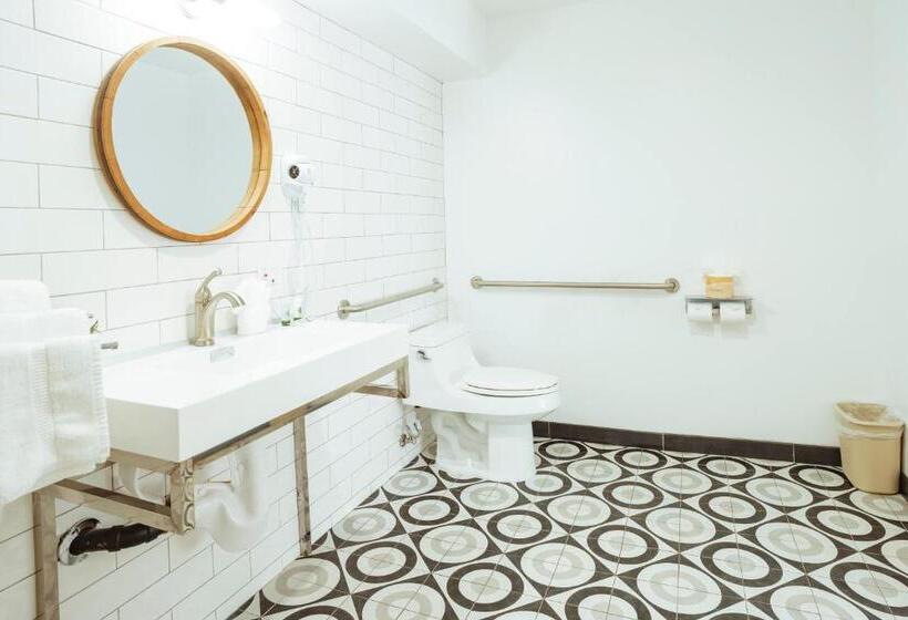 غرفة قياسية لذوى الاحتياجات الخاصة, The Belmont Shore Inn