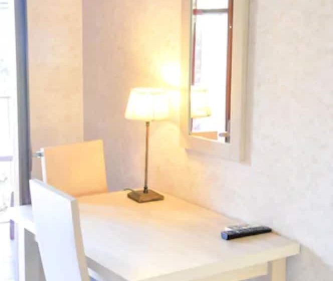 غرفة إقتصادية, Stella Marina