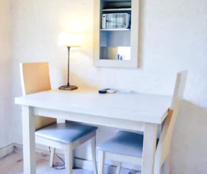 غرفة إقتصادية, Stella Marina