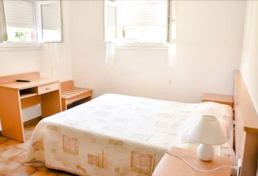 غرفة قياسية, Stella Marina