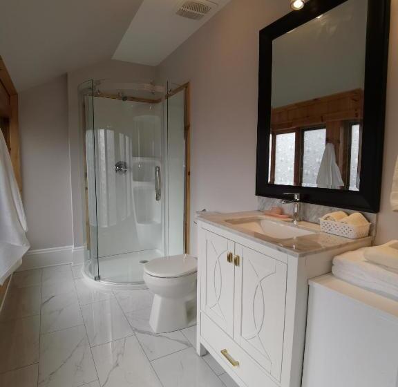 套房, By The River B&b