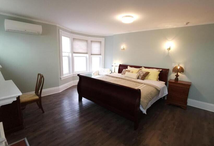 Люкс Кровать Кинг, By The River B&b