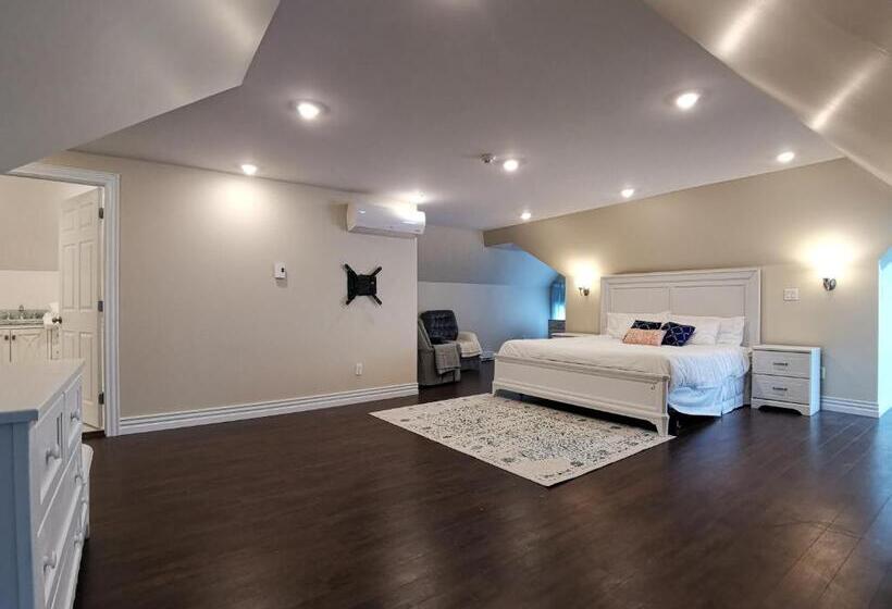 带大床的复式套间, By The River B&b