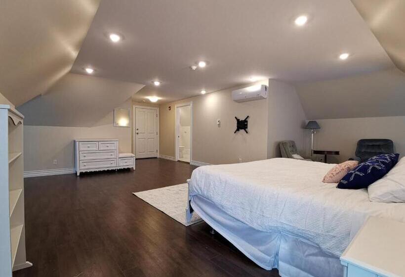 带大床的复式套间, By The River B&b