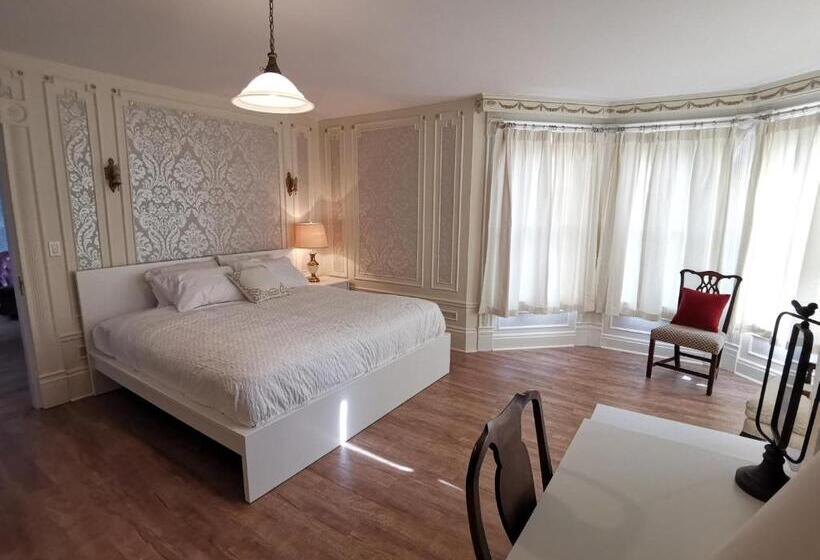 패밀리 스위트, By The River B&b