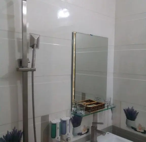 اتاق استاندارد با سرویس بهداشتی مشترک, Royal