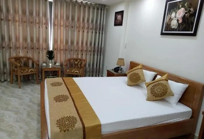 اتاق لوکس با تخت بزرگ, Royal