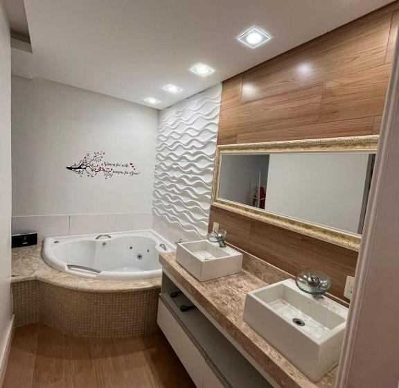 Jakuzili Süit, Estadia Na Canção Nova