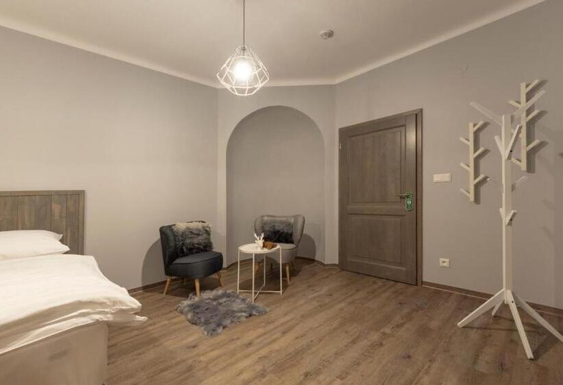 اتاق پریمیوم چهارنفره, Pod Kapličkou