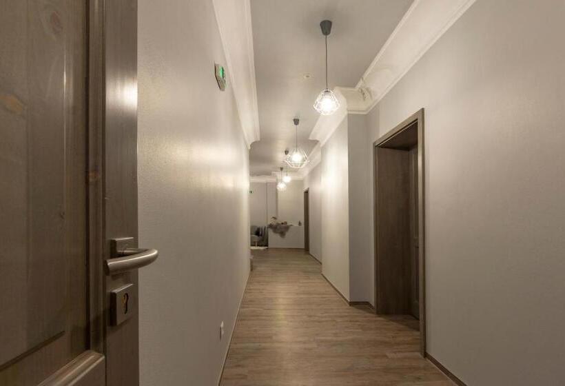 اتاق لوکس, Pod Kapličkou