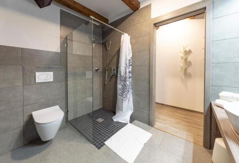 اتاق استاندارد, Pod Kapličkou