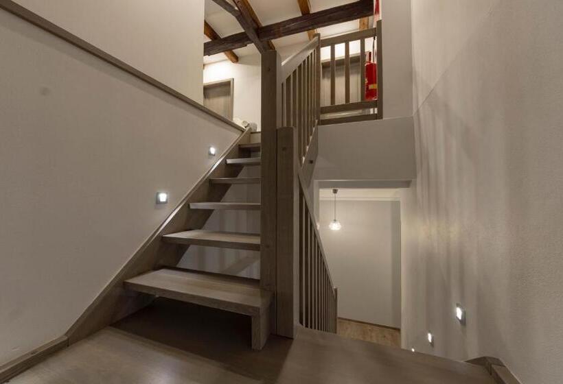 اتاق استاندارد, Pod Kapličkou