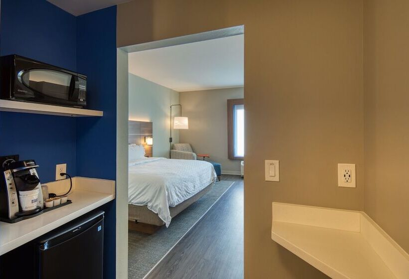 Номер Стандарт Двуспальная Кровать, Holiday Inn Express & Suites Charlotte South End, An Ihg