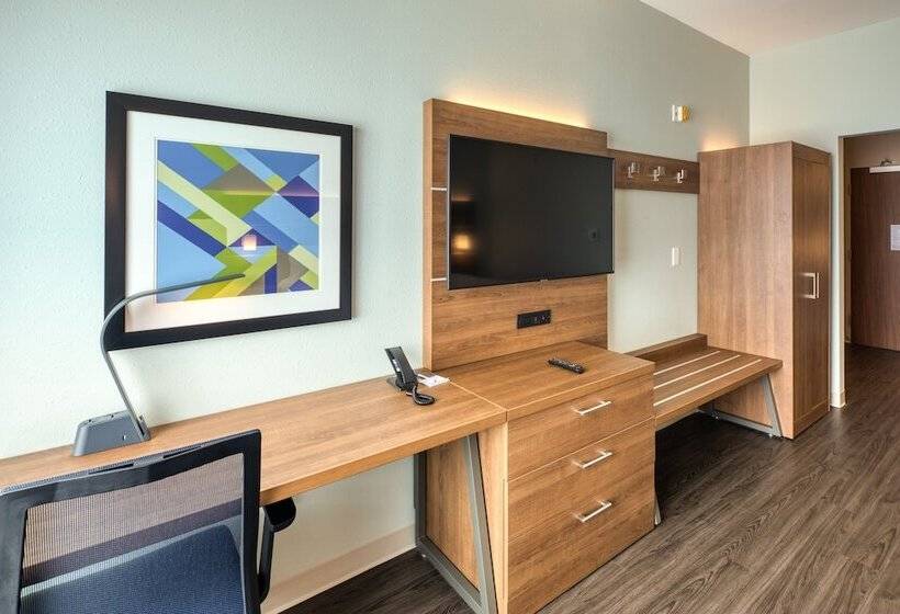 带2个双人床的标准工作室, Holiday Inn Express & Suites   Charlotte   South End, An Ihg
