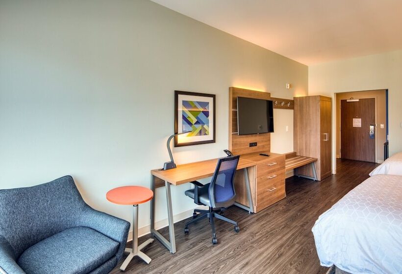 Номер Стандарт 2 Двуспальные Кровати, Holiday Inn Express & Suites Charlotte South End, An Ihg