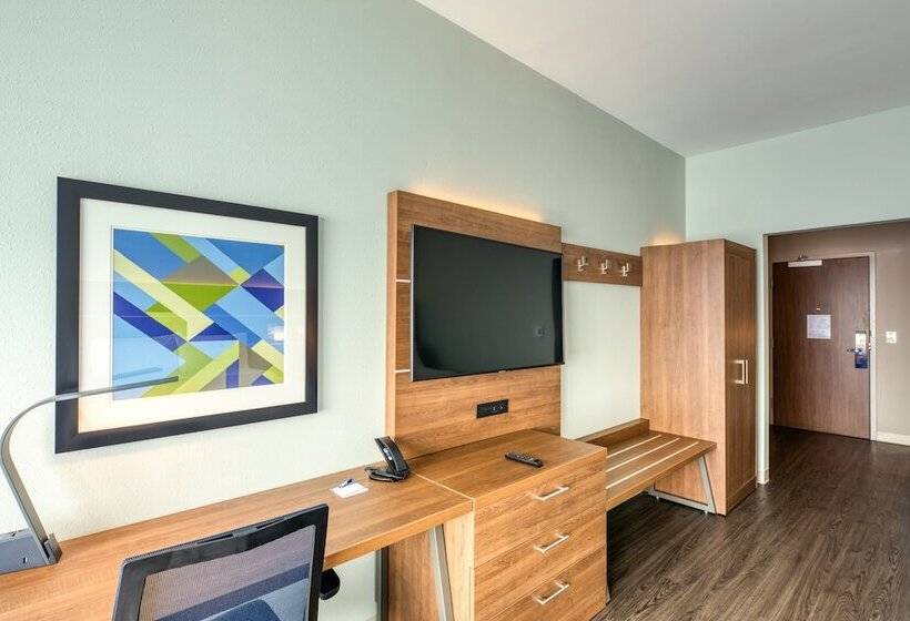 Люкс, Holiday Inn Express & Suites Charlotte South End, An Ihg