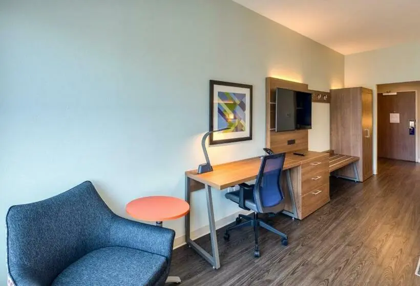 キングサイズベッドのスイートルーム, Holiday Inn Express & Suites   Charlotte   South End, An Ihg