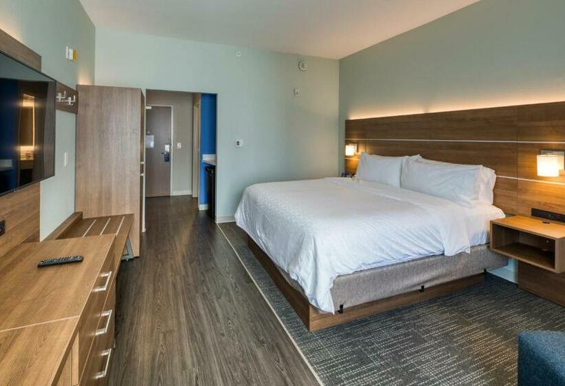 适合残疾人士使用的带超级大床的标准间, Holiday Inn Express & Suites   Charlotte   South End, An Ihg