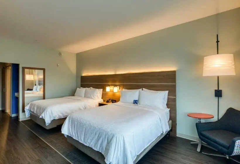 身障者適用クイーンサイズベッドルーム, Holiday Inn Express & Suites   Charlotte   South End, An Ihg