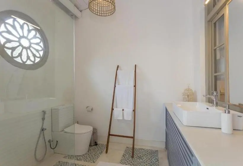 اتاق استاندارد سه تخته با بالکن, Prana Home