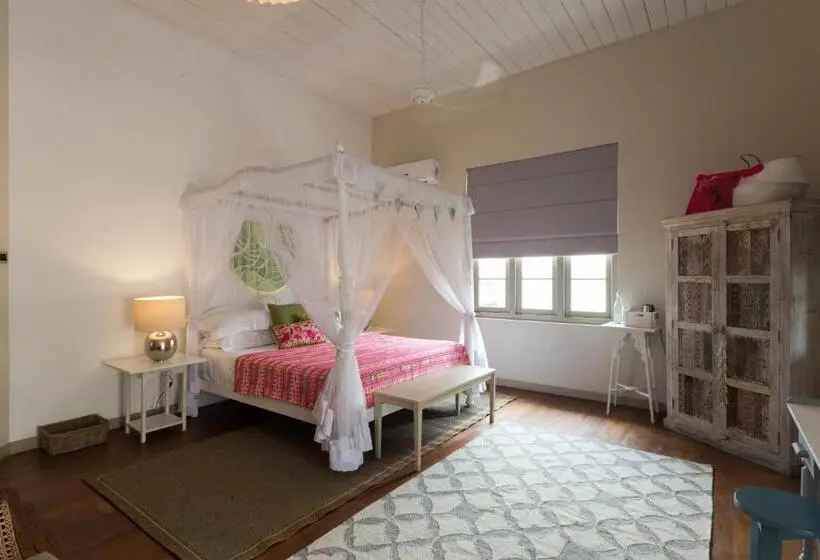اتاق لوکس با بالکن, Prana Home