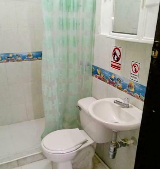 הכלכלה חדר לארבעה עם מקלחת משותפת, Oasis De Tolú