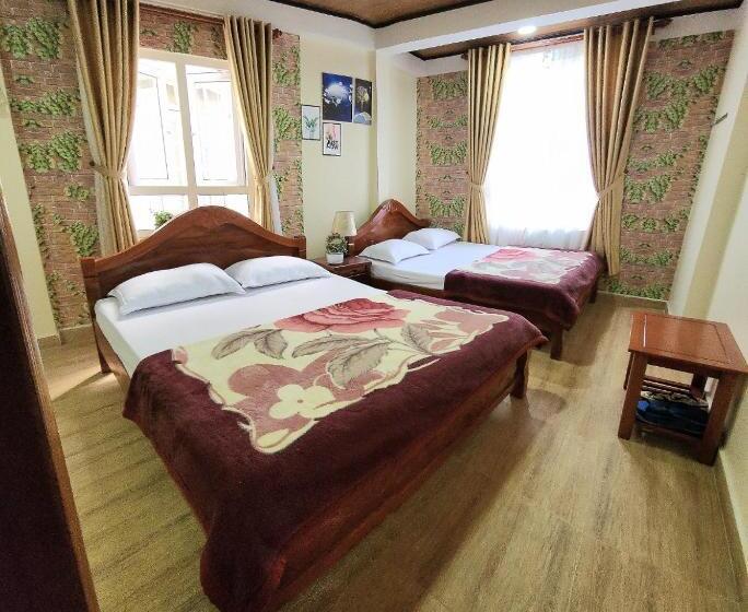 キングサイズベッドのデラックスルーム, Bình đào Hotel   Khách Sạn Ngay Trung Tâm Giá Rẻ