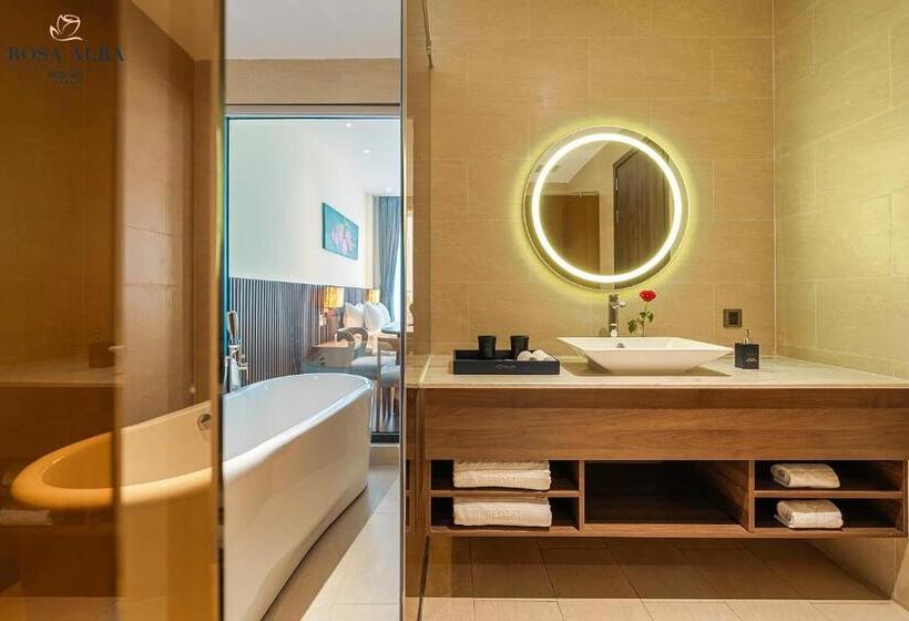 سوئیت اجرایی با چشمانداز دریا, Rosa Alba Resort & Villas Tuy Hoa