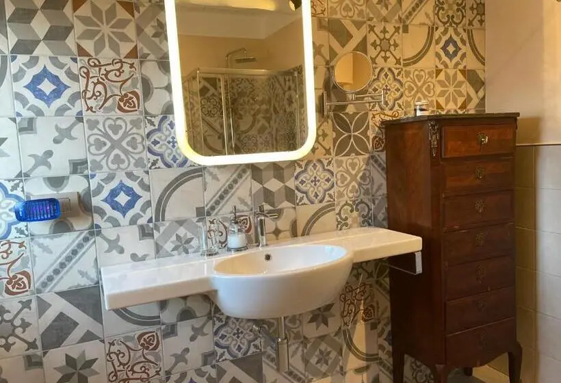 キングサイズベッドのスタンダードルーム, Antica Villa Cuneo Guest House B&b E Non Un Hotel A Cuneo