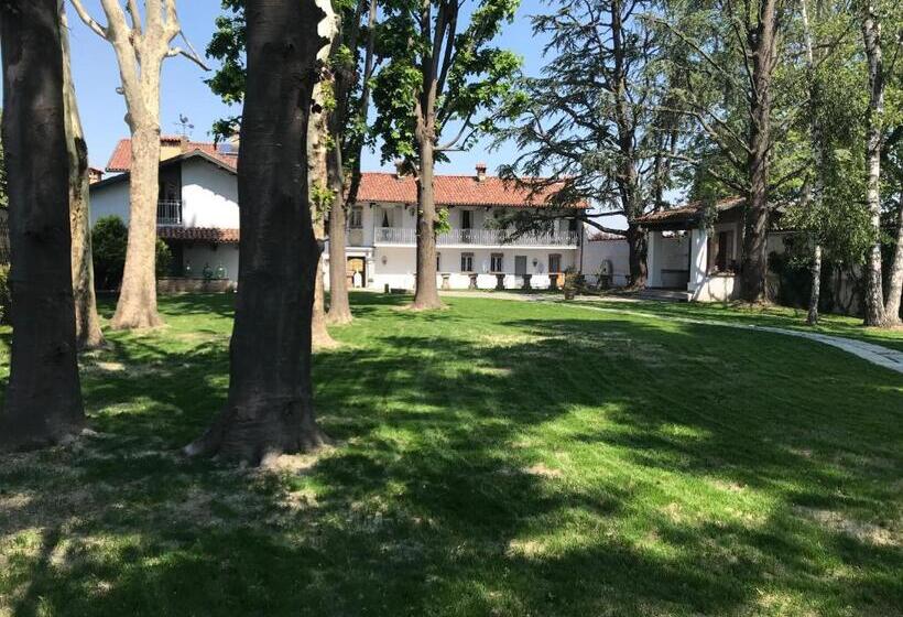 Семейный Номер Вид на Сад, Antica Villa Cuneo  Guest House   B&b E Non Un Hotel A Cuneo