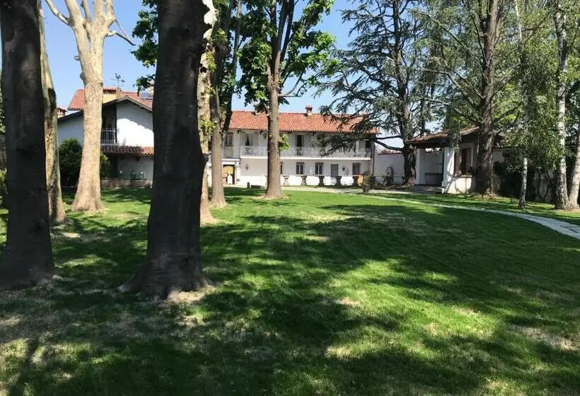 ガーデンビューファミリールーム, Antica Villa Cuneo Guest House B&b E Non Un Hotel A Cuneo