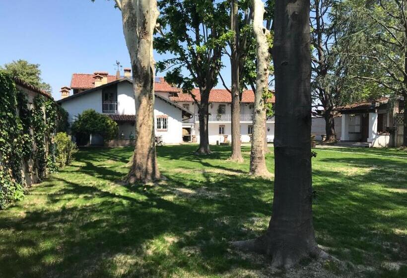 חדר משפחתי נוף לגינה, Antica Villa Cuneo  Guest House   B&b E Non Un Hotel A Cuneo