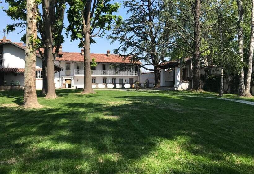 ガーデンビューファミリールーム, Antica Villa Cuneo  Guest House   B&b E Non Un Hotel A Cuneo