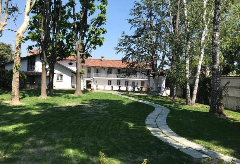Семейный Номер Вид на Сад, Antica Villa Cuneo  Guest House   B&b E Non Un Hotel A Cuneo