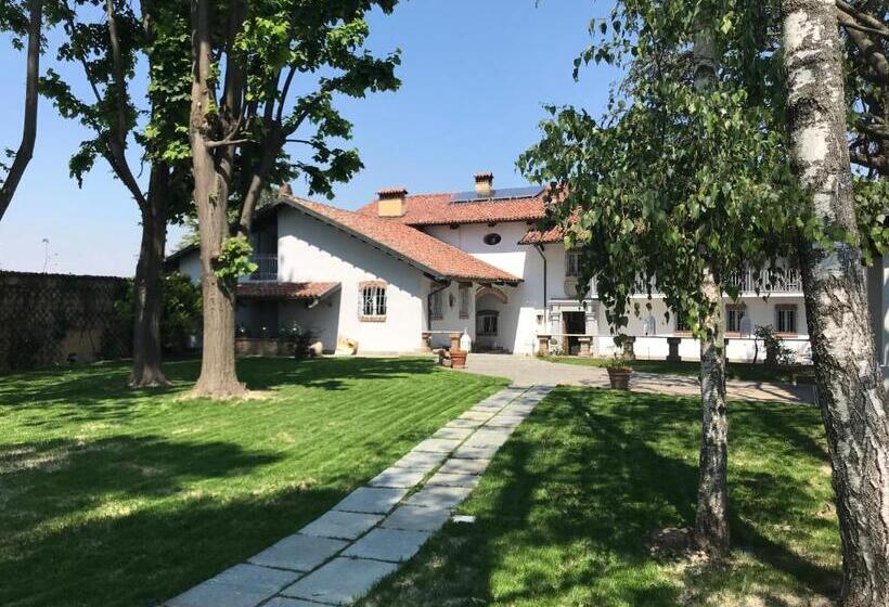 חדר משפחתי נוף לגינה, Antica Villa Cuneo  Guest House   B&b E Non Un Hotel A Cuneo