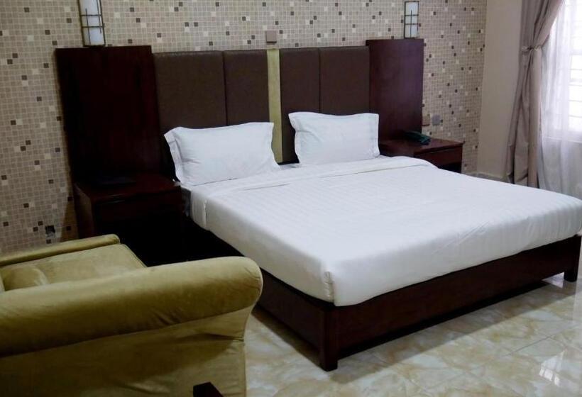 Deluxe Suite King Bed, Porto Golf Hotels