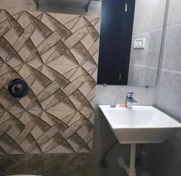 StandaardKamer, Suryansh