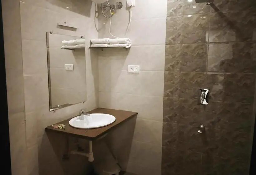 Deluxe Kamer, Suryansh