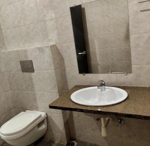 اتاق لوکس, Suryansh