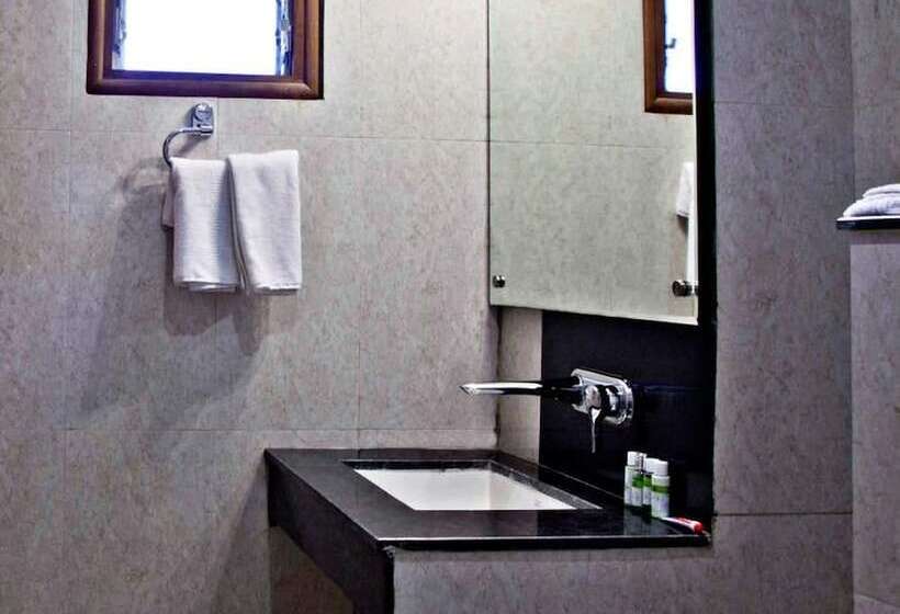 标准间, Rains Inn