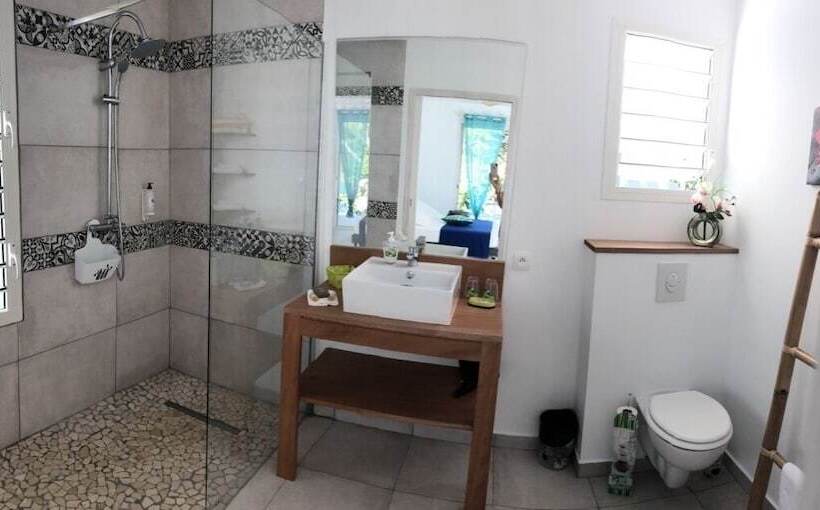 اتاق لوکس, Hôtel La Christophine