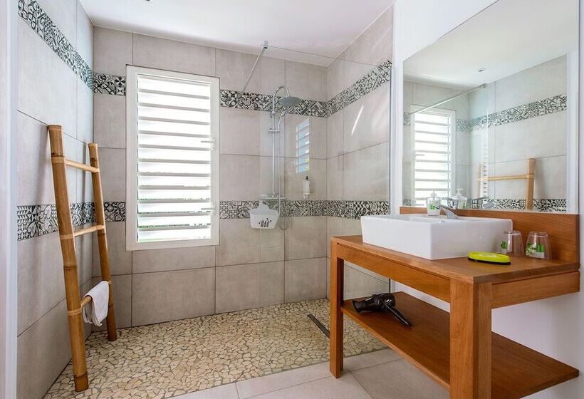 اتاق لوکس, Hôtel La Christophine