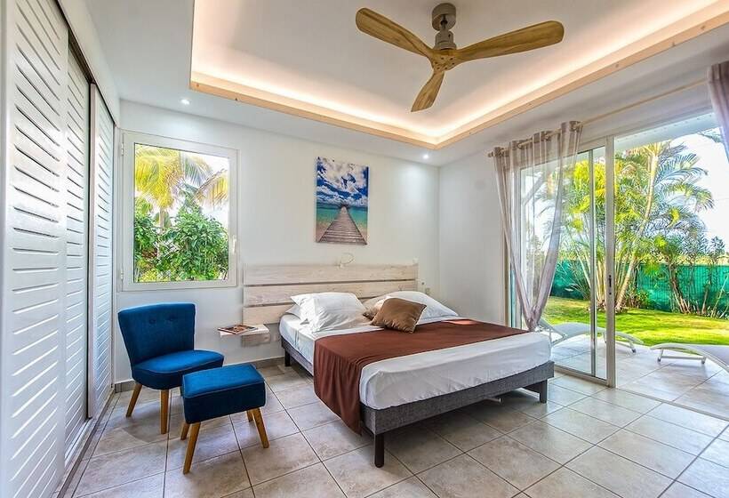 اتاق لوکس, Hôtel La Christophine