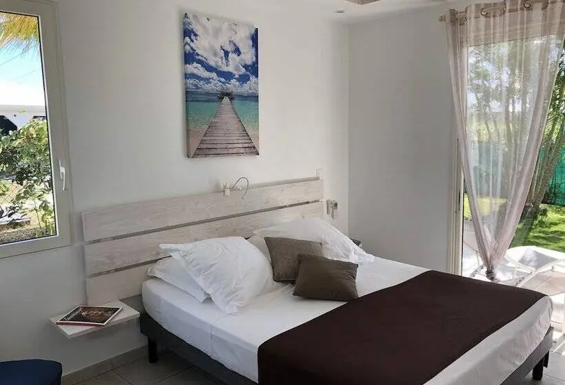 اتاق لوکس, Hôtel La Christophine