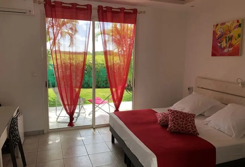 اتاق لوکس, Hôtel La Christophine
