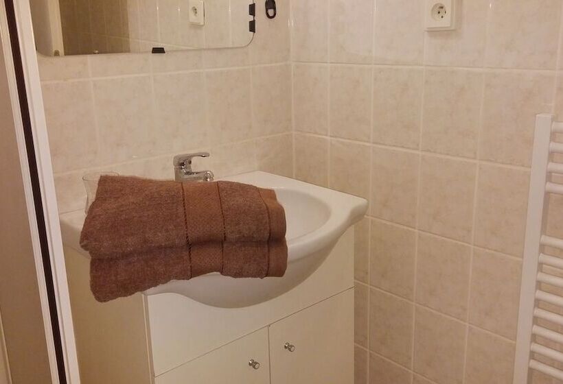 اتاق استاندارد سه نفره, Penzion Lara