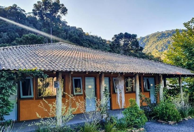 سوئیت با بالکن, Pousada Jardim Do Buda   Café E Piscina