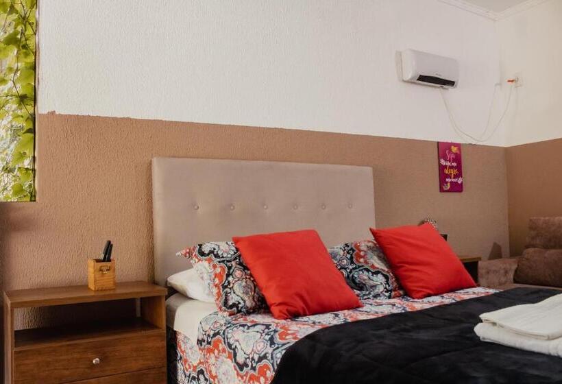 سوئیت با بالکن, Pousada Jardim Do Buda   Café E Piscina