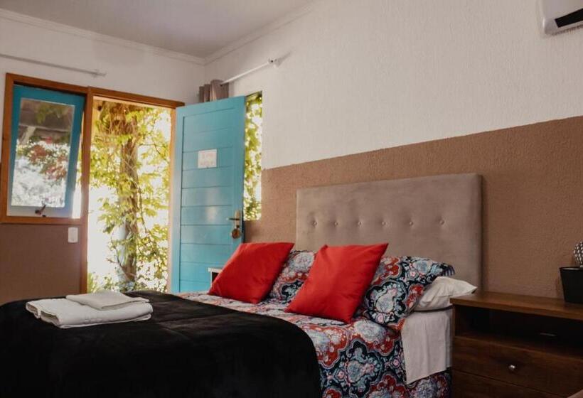 سوئیت با بالکن, Pousada Jardim Do Buda   Café E Piscina