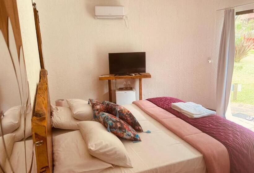 کلبه ییلاقی, Pousada Jardim Do Buda   Café E Piscina